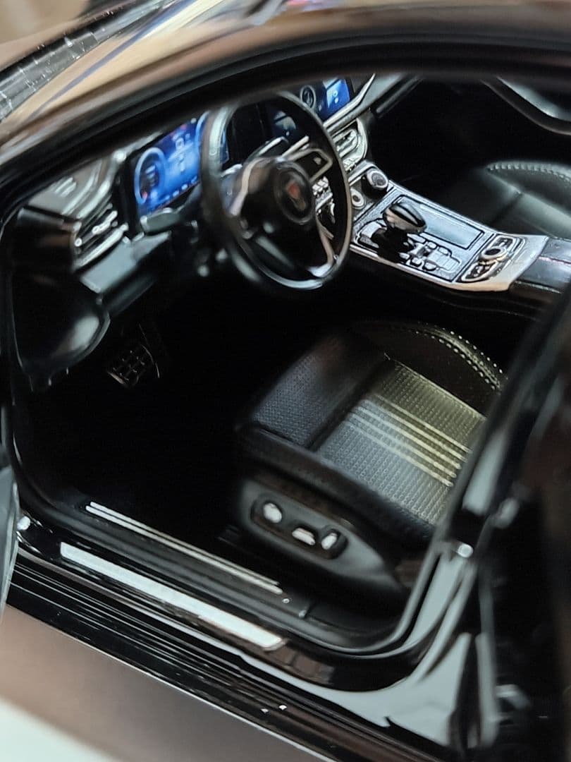 紅旗　H9　1/18　モデルカー　ミニカー　第一汽車　フラッグシップカー