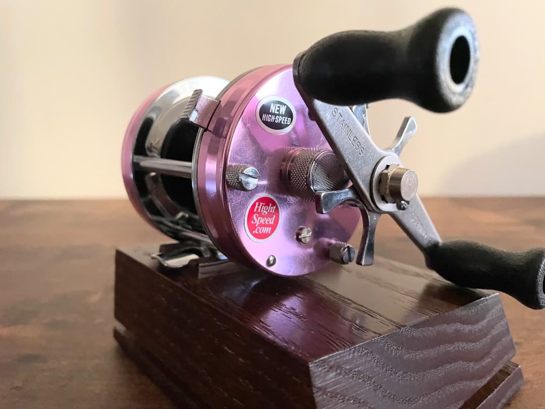 ABU Ambassadeur 5500Cアンバサダー サイモンシモムラ ピンク