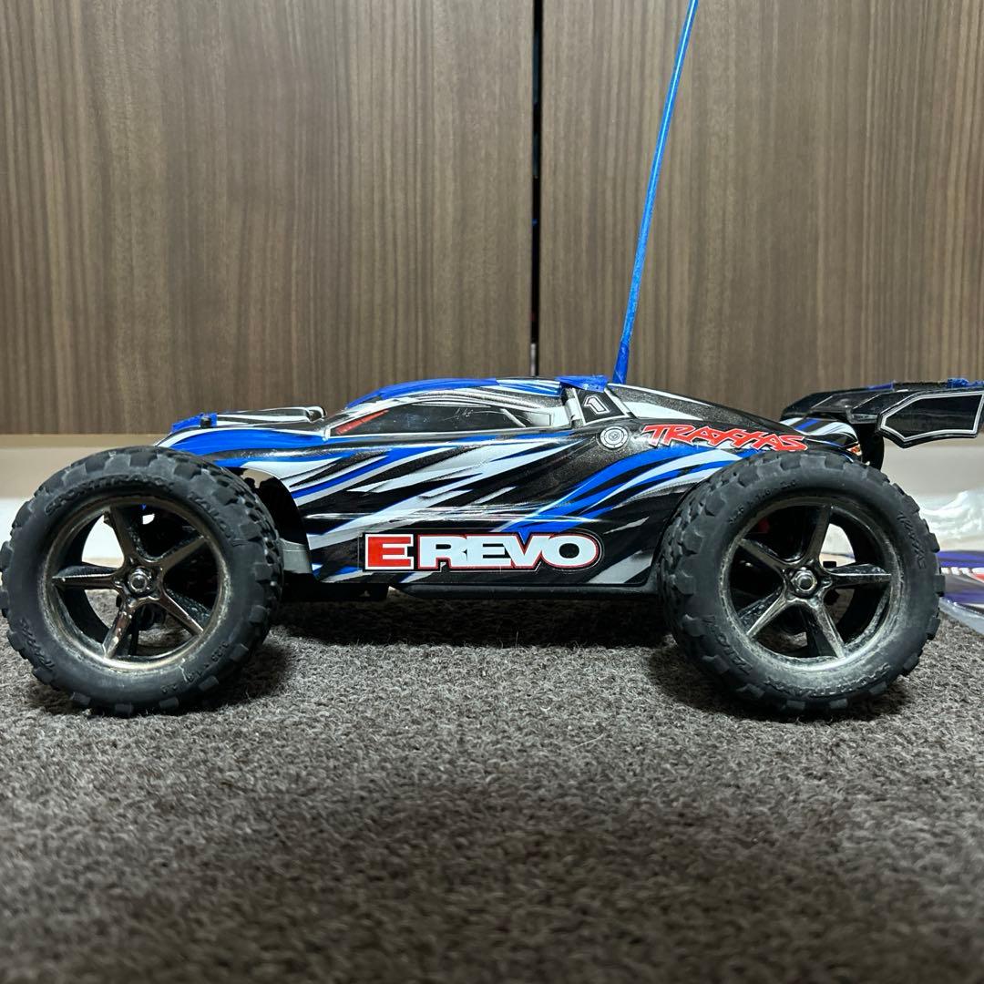 トラクサス　e-revo 1/16 送受信機なし　ほぼノーマル　シャフト交換