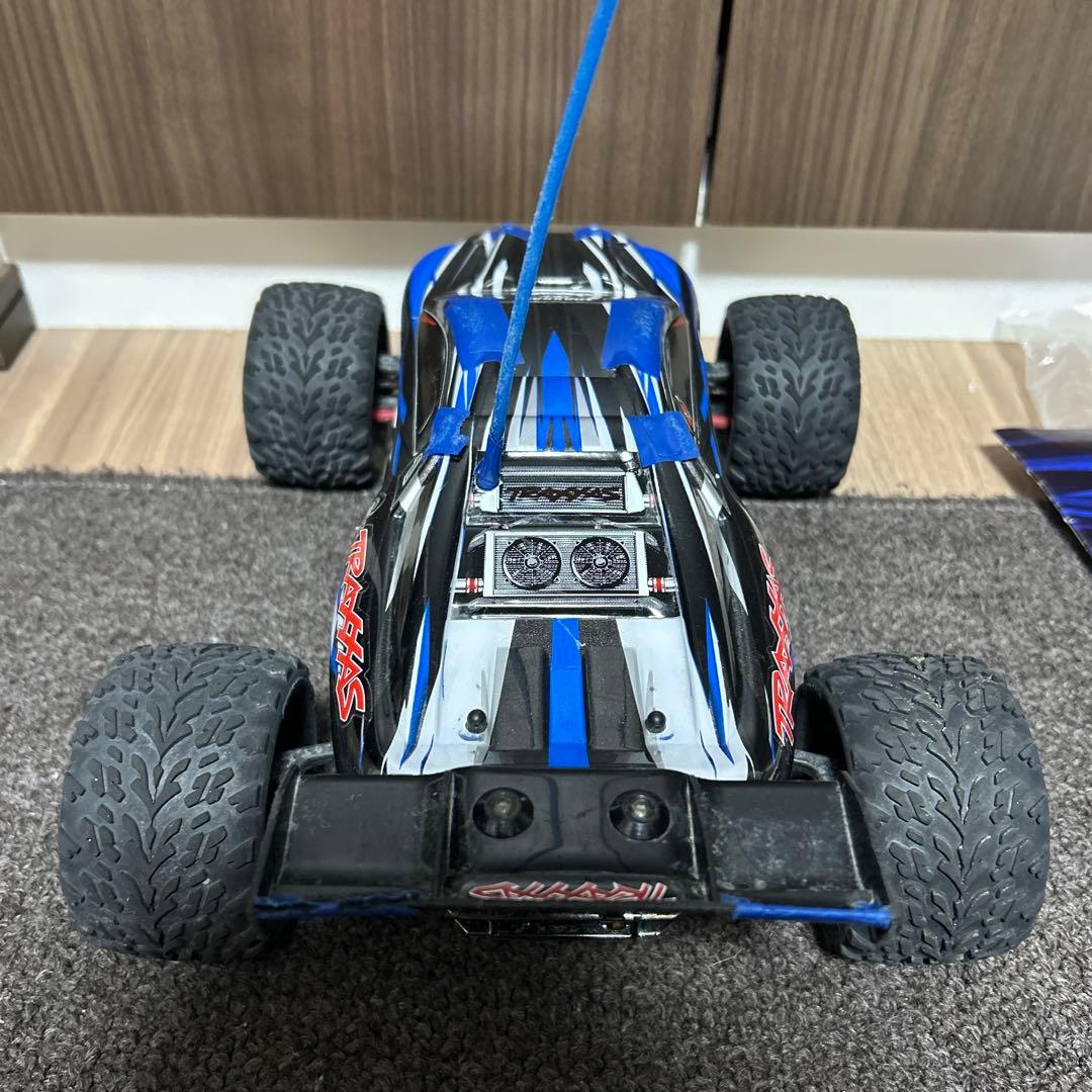 トラクサス　e-revo 1/16 送受信機なし　ほぼノーマル　シャフト交換