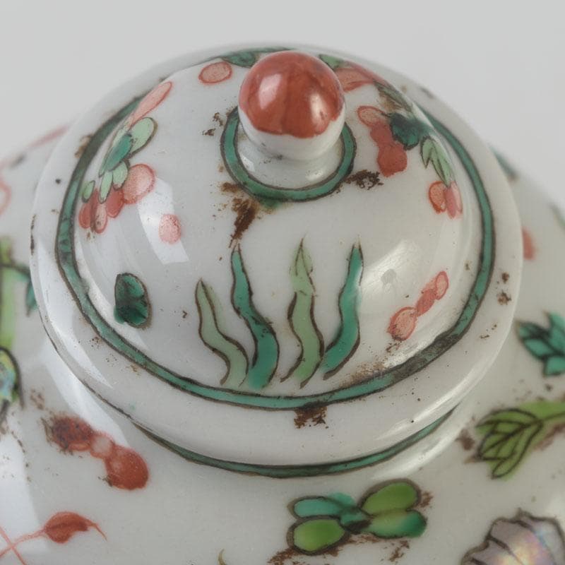 中国　大明嘉靖年製　赤絵　魚藻文　蓋壷　Z　8620