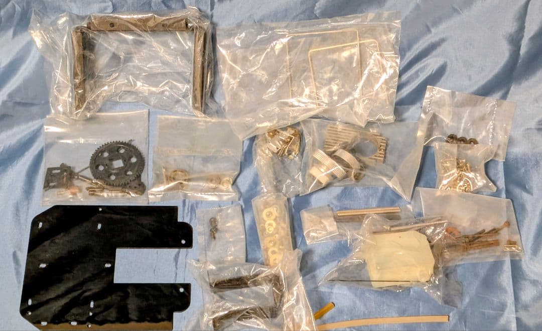 ロ*ー様 CBぶんけんmytechブラックシャドウ1／12エンジンRC 組み立て