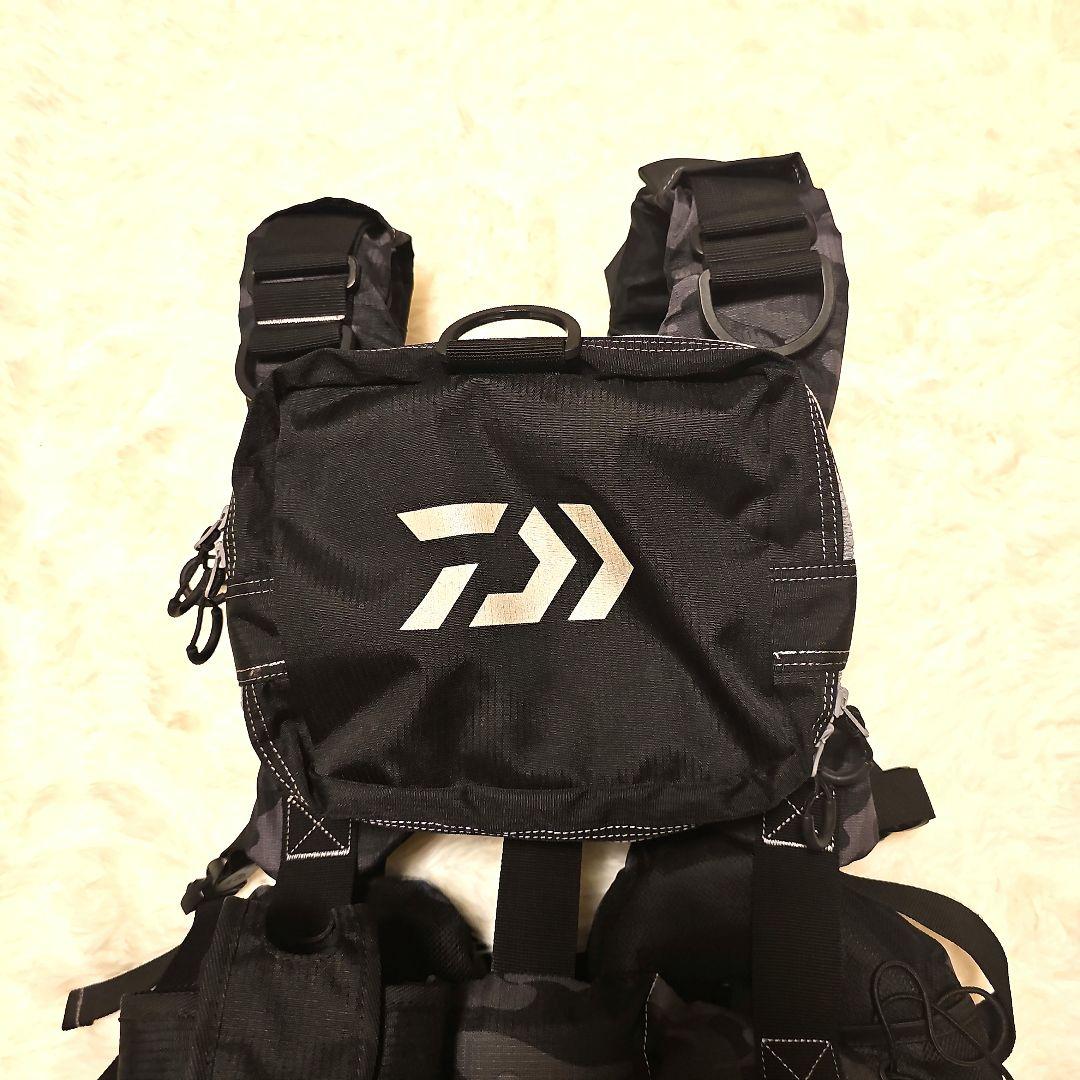 【超極美品】ダイワ ベンチクールゲームベストIV フリー DF-6109