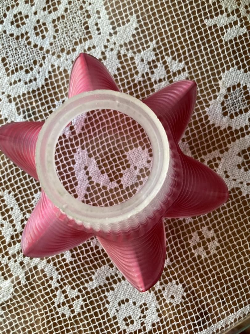 ⑤　英国　アンティーク　赤いフリルのシェード　クランベリー