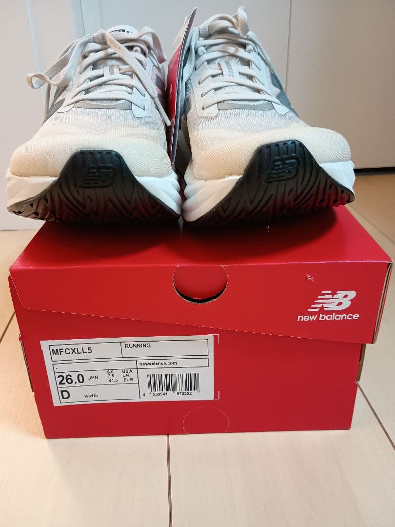 新品未ニューバランスFuelCellRebelv5 26cmワイズDグレー
