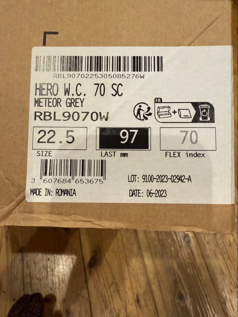 ROSSIGNOL HERO 子ども用スキー靴 グレー/赤