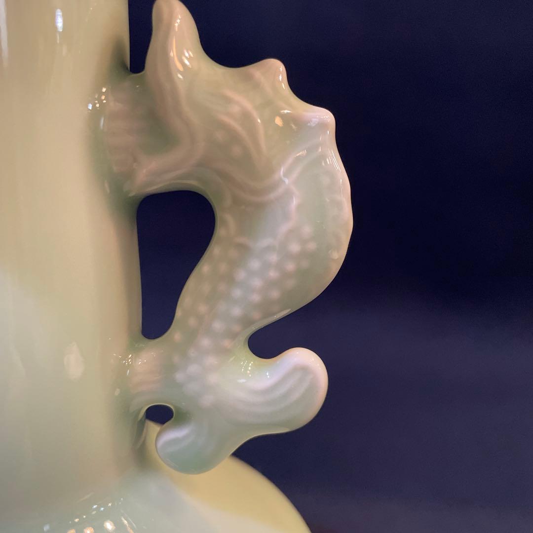 「平戸焼」青磁 【横石 嘉助】(作)の『鯱耳(シャチミミ)花瓶』共箱※美品　花入