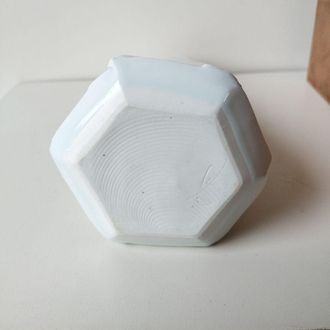 白磁面取花瓶　正月作　砥部焼