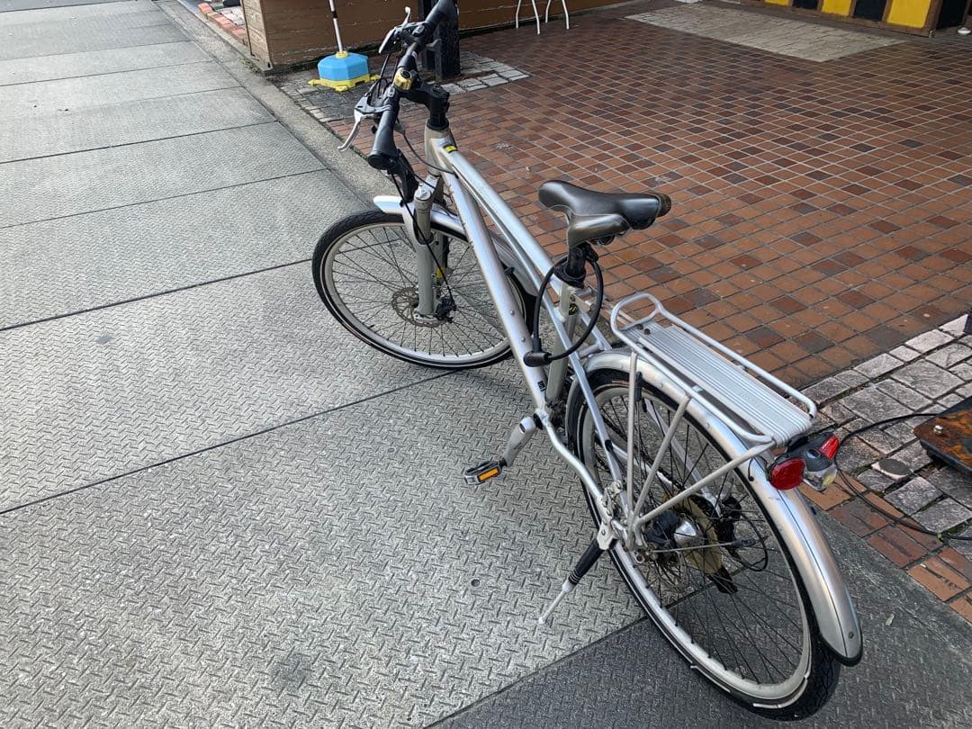 シルバー クロスバイク 前後照灯付き