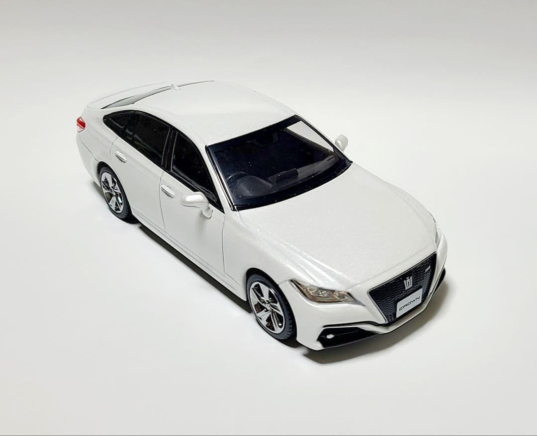 トヨタ 220系クラウン RSアドバンス カラーサンプル