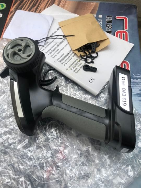 FSレーシング　モンスタートラック1/10RTR 8.4V セット