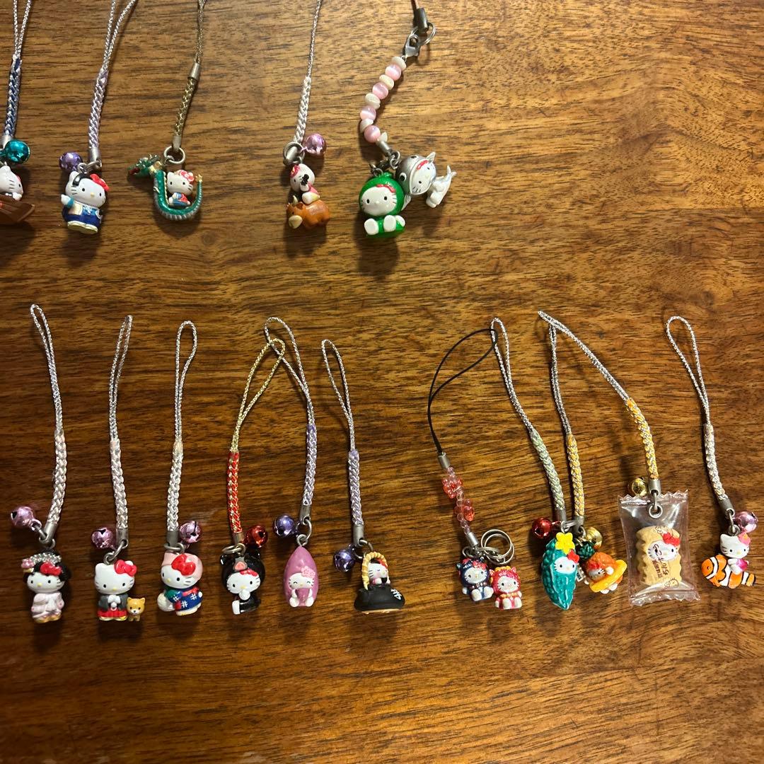 ご当地限定ハローキティ根付けストラップ 30個＋1個（九州沖縄）