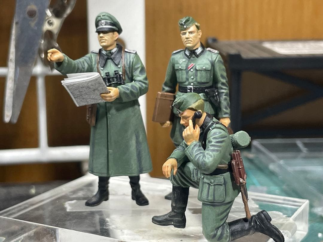 ドイツ軍士官たちと川に沈むIII号戦車　レジン　ジオラマ　キューベルワーゲン