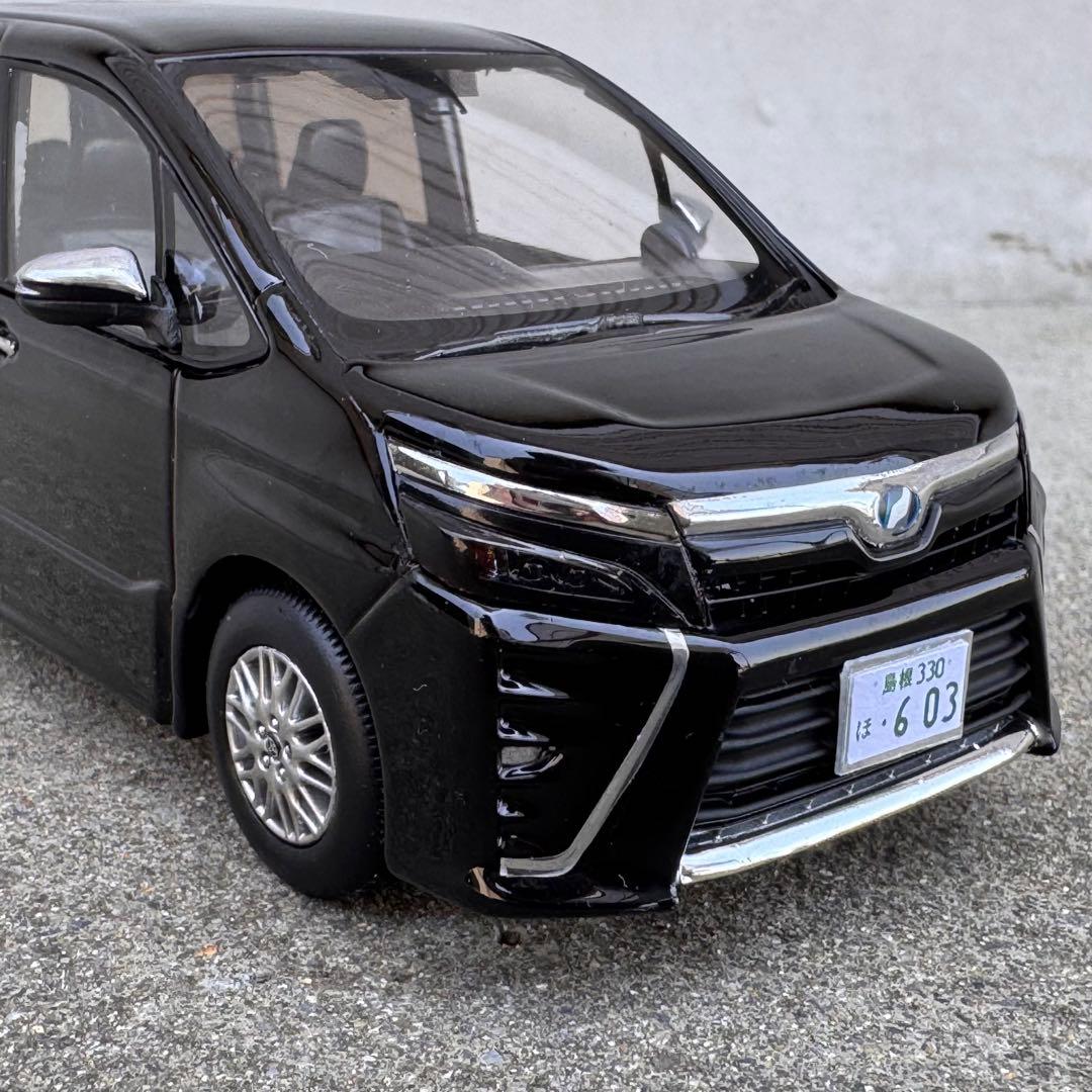 1/30 トヨタ 80 ヴォクシー 後期 カラーサンプル ミニカー