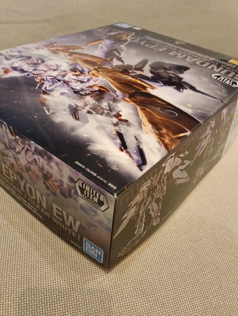 MG ガンダムエピオン EW クリアホワイト　クロスコントラストカラー