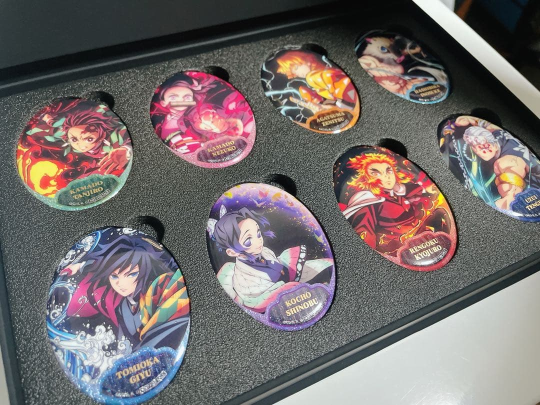 鬼滅の刃 海外限定 全集中展 北京会場 限定 専用BOX付き缶バッジ　冨岡義勇他