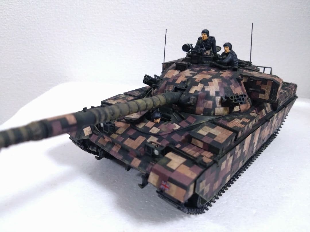 プラモデル戦車プラモデル　1/35チーフテン　デジタル迷彩完成品