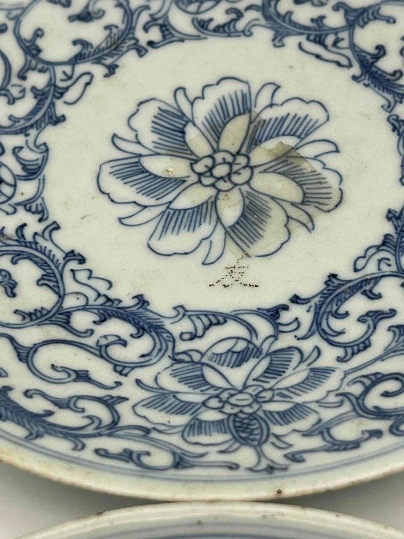 清嘉慶時代　【大清嘉慶年製】在銘 染付 青花淡描唐草花卉文盤一対(B-77)