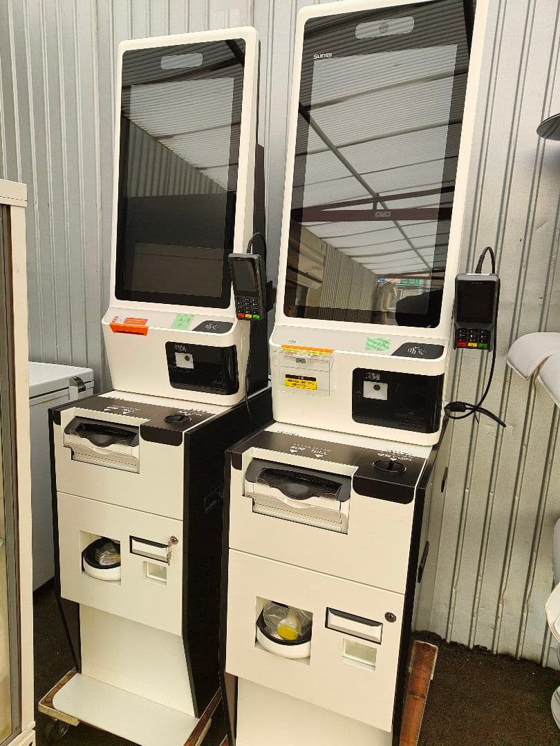 液晶　券売機　動作品！保証あり １台の値段　２台あります。 自動レジスタンド
