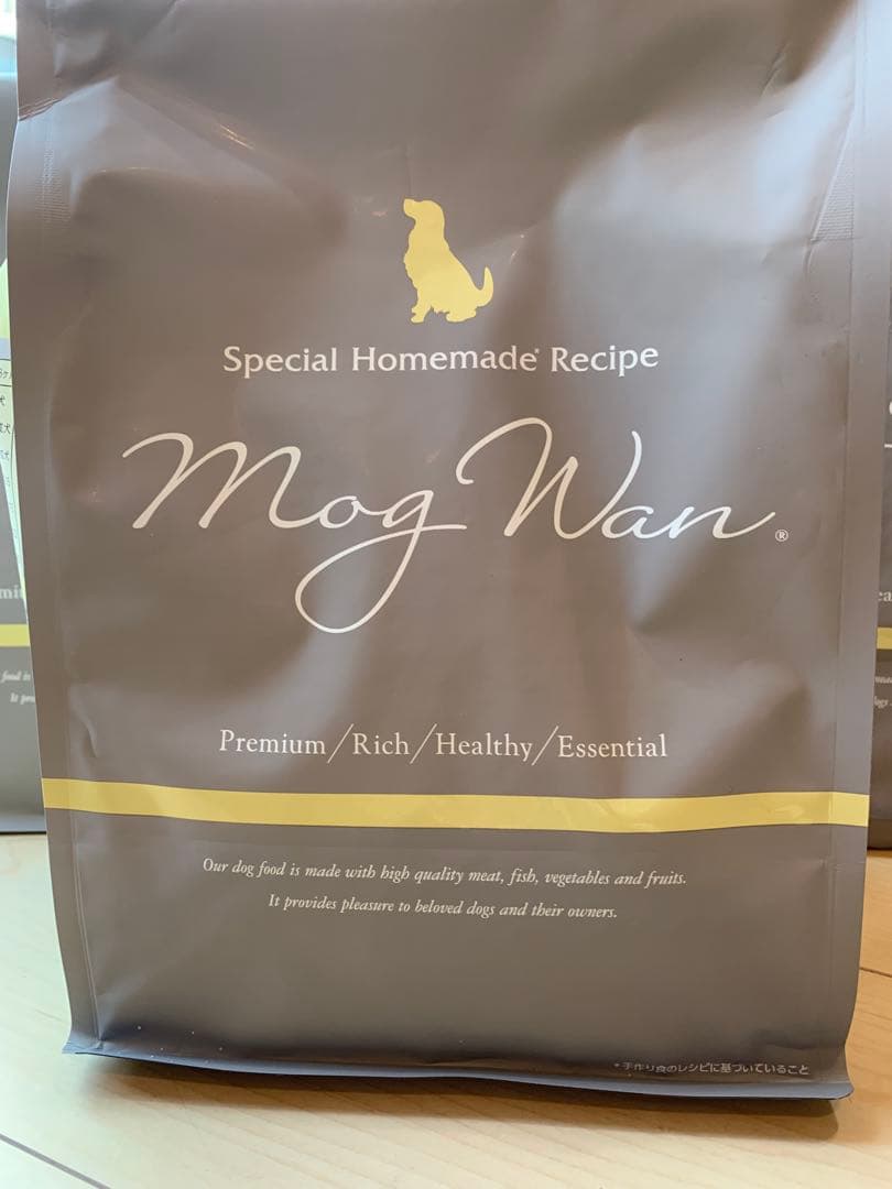 モグワン正規品ドッグフード　チキン＆サーモン新品未開封品1.8kg✖️3袋