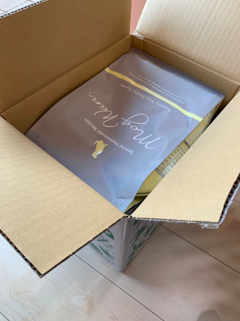 モグワン正規品ドッグフード　チキン＆サーモン新品未開封品1.8kg✖️3袋