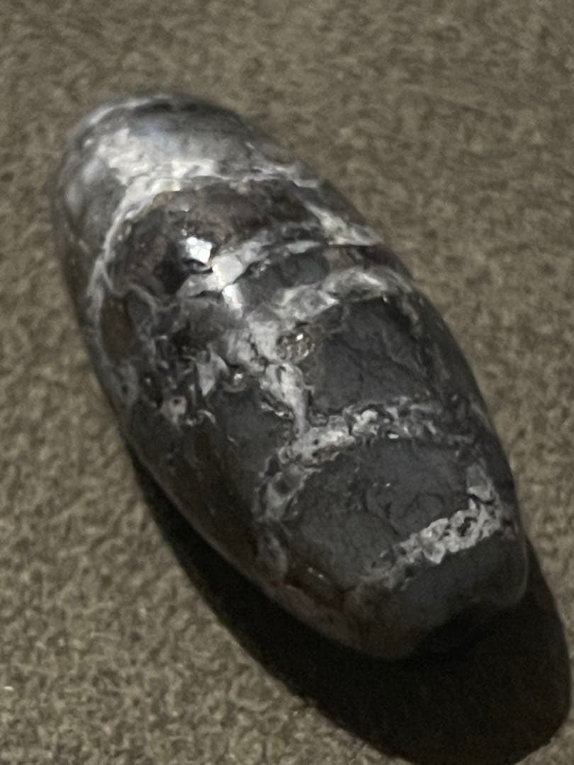 出土　双亀甲天珠