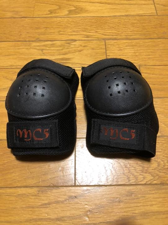 【超特価　週末限定価格】プロテクター　美品