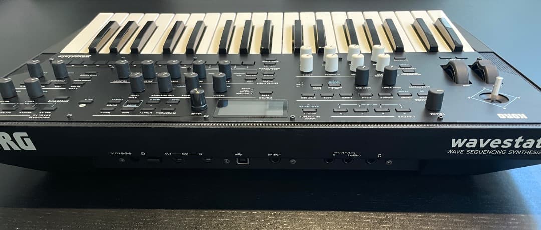 KORG wavestate シンセサイザー