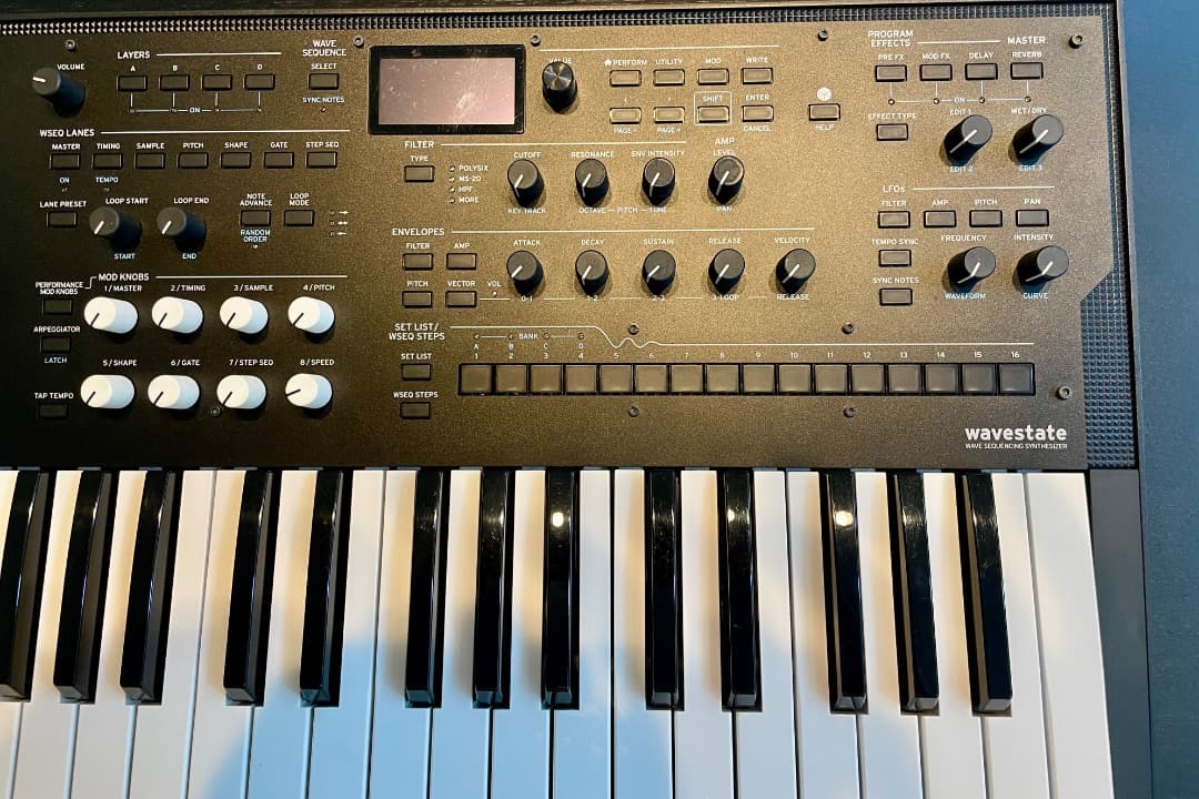 KORG wavestate シンセサイザー