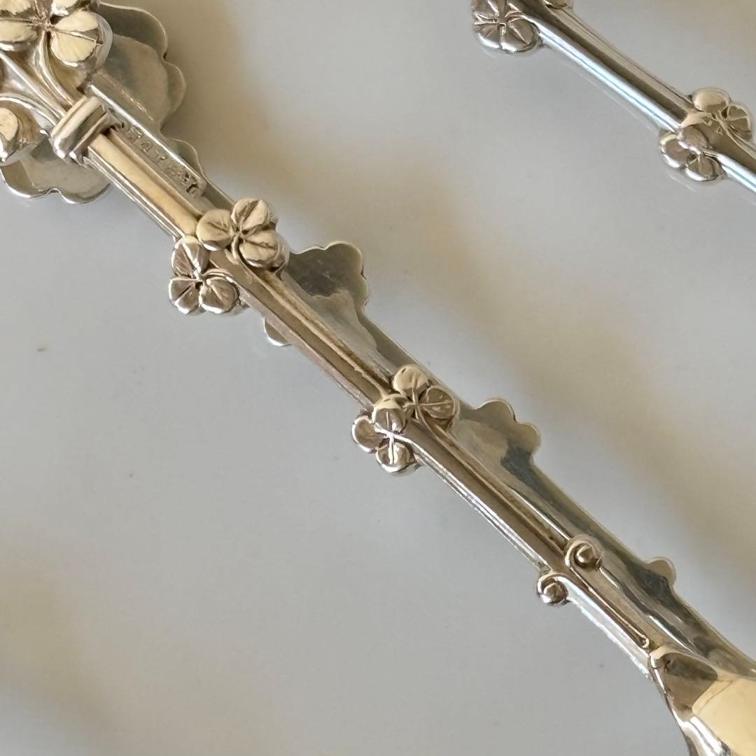 英国製　純銀　ティースプーンとシュガートング　シャムロック　クローバー