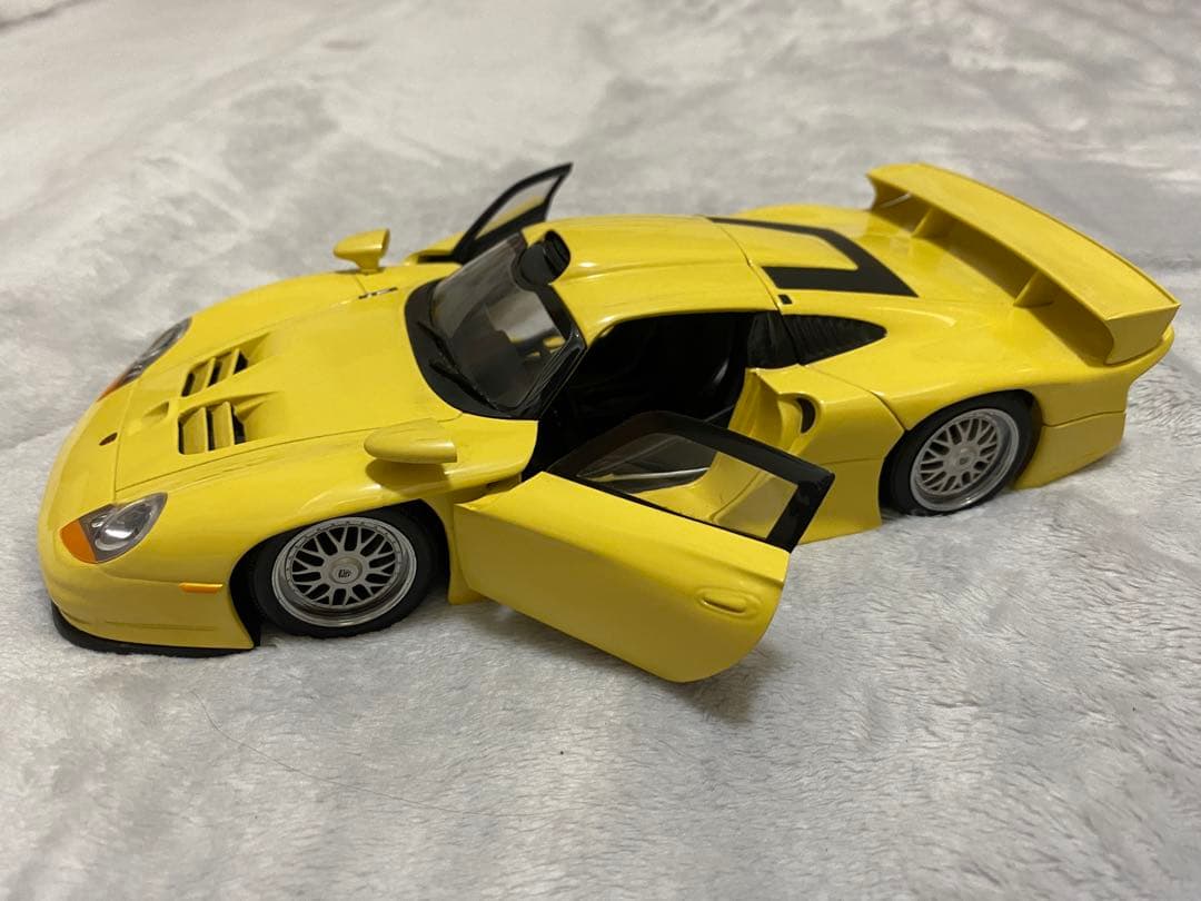 ミニカー UT PORSCHE 911 GT1 1/18