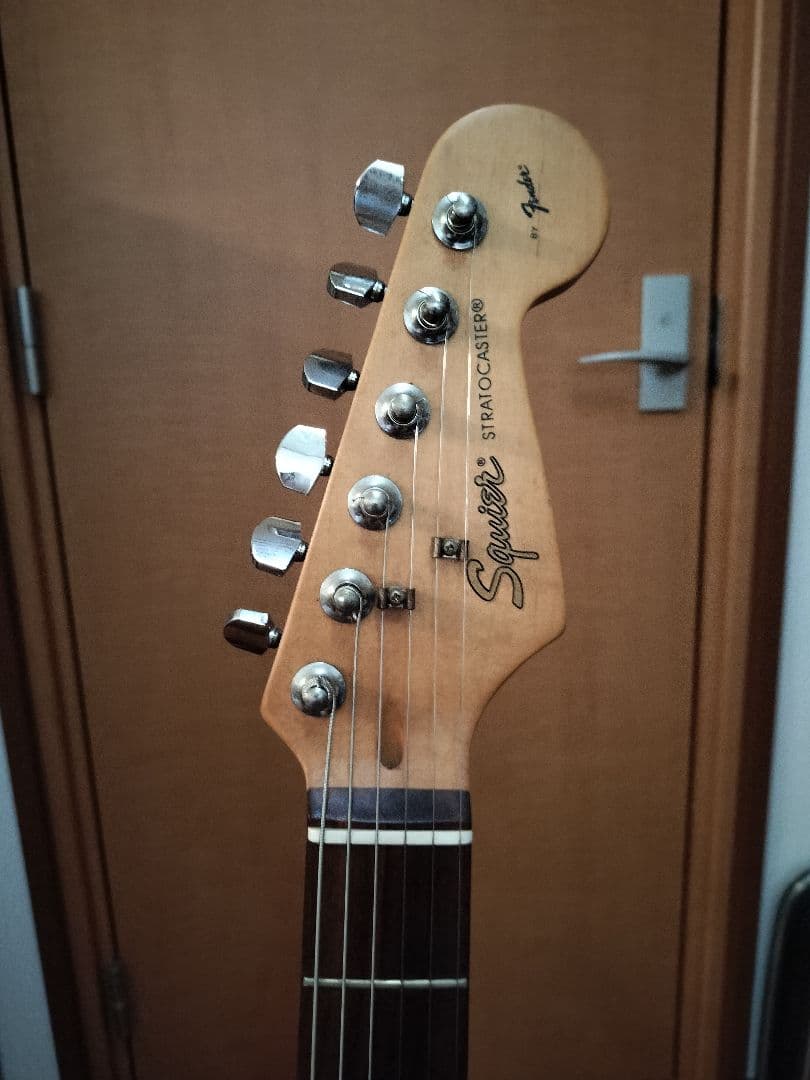 Squier ストラトキャスター　by fender スクワイア　エレキギター