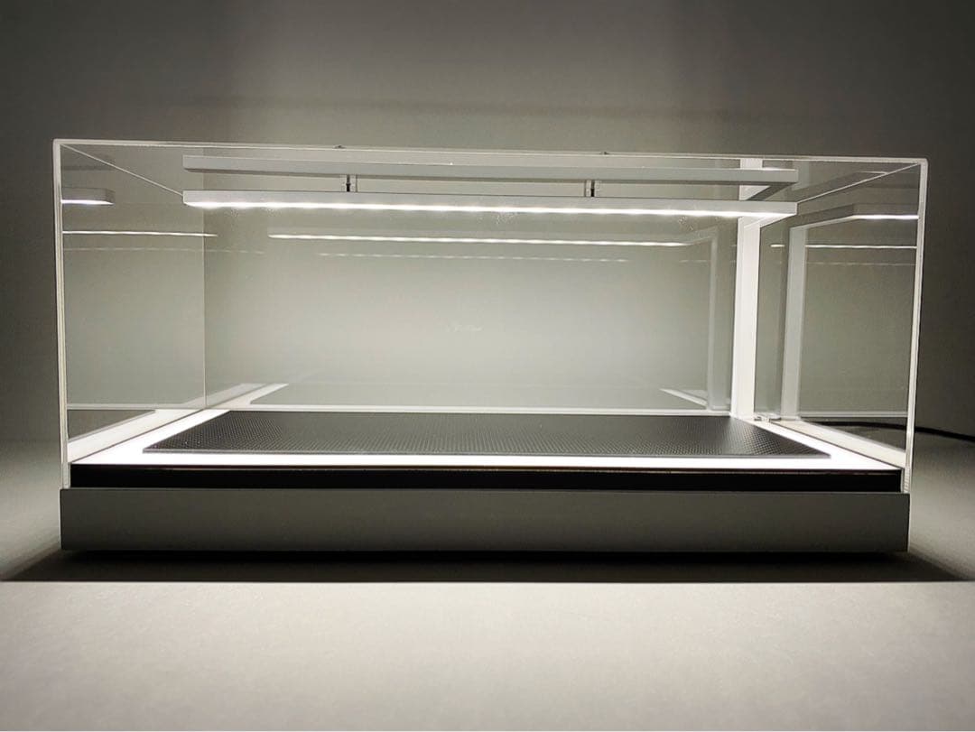 ★1/18 LED照明付アクリルケース（半艶ホワイト）