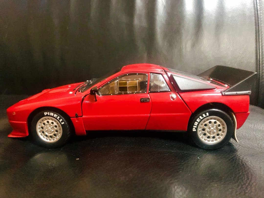 京商　1/18　ランチア　037 ラリー　プレゼンテーション　レッド