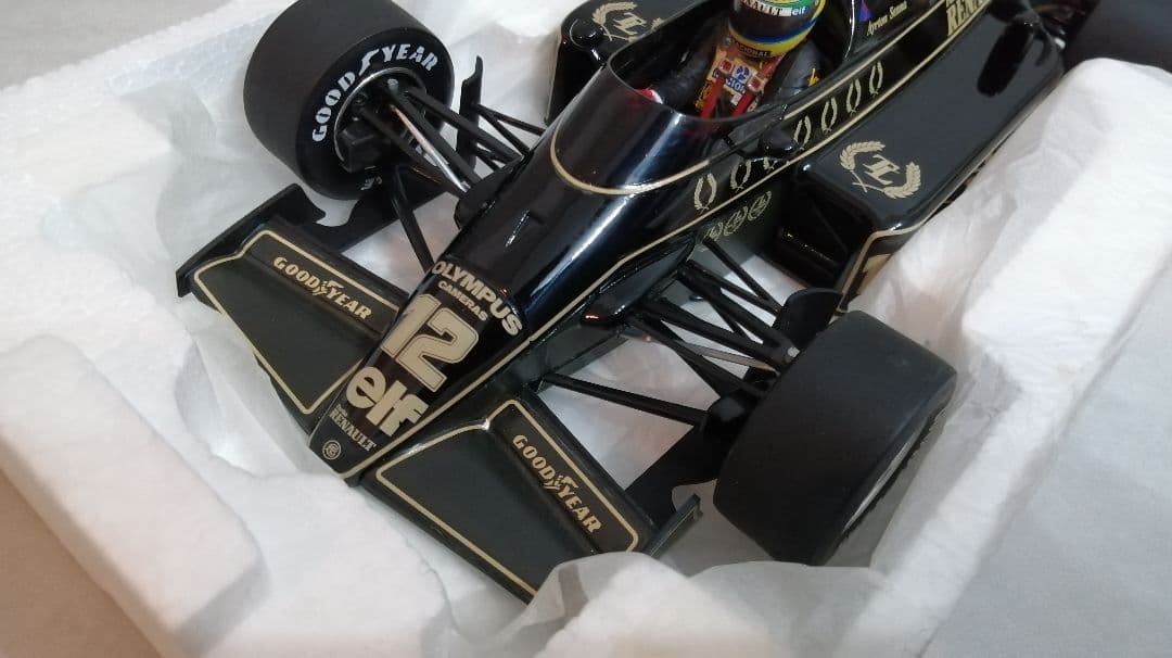 Lotus Renault 97T アイルトン・セナ 1/18 ミニチャンプス