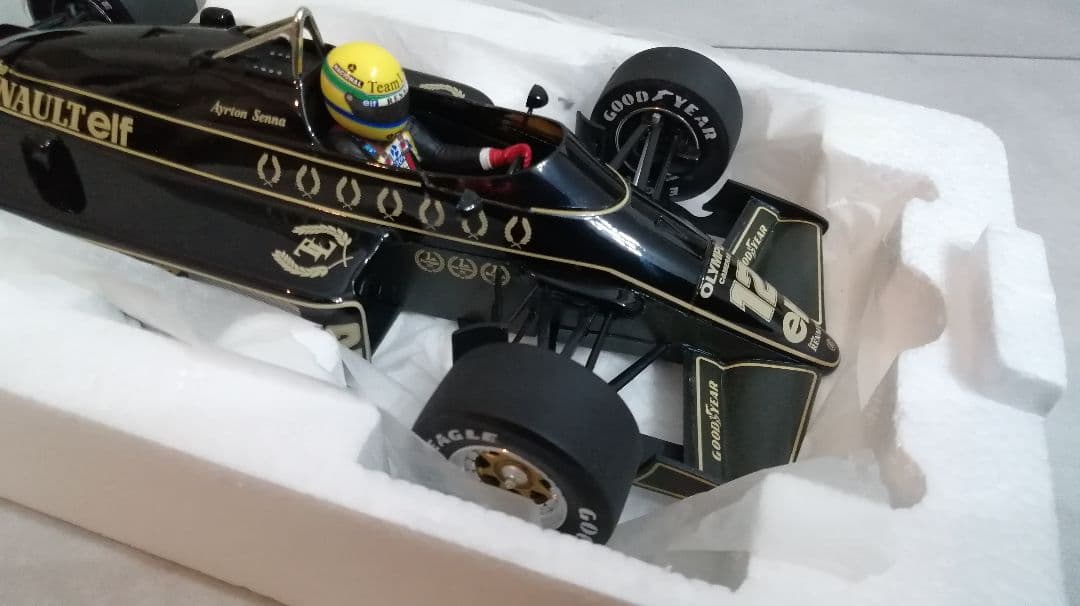 Lotus Renault 97T アイルトン・セナ 1/18 ミニチャンプス
