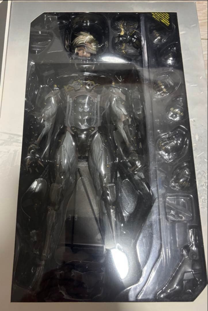 ホットトイズ メタルギア ライジング リベンジェンス 1/6可動フィギュア 雷電