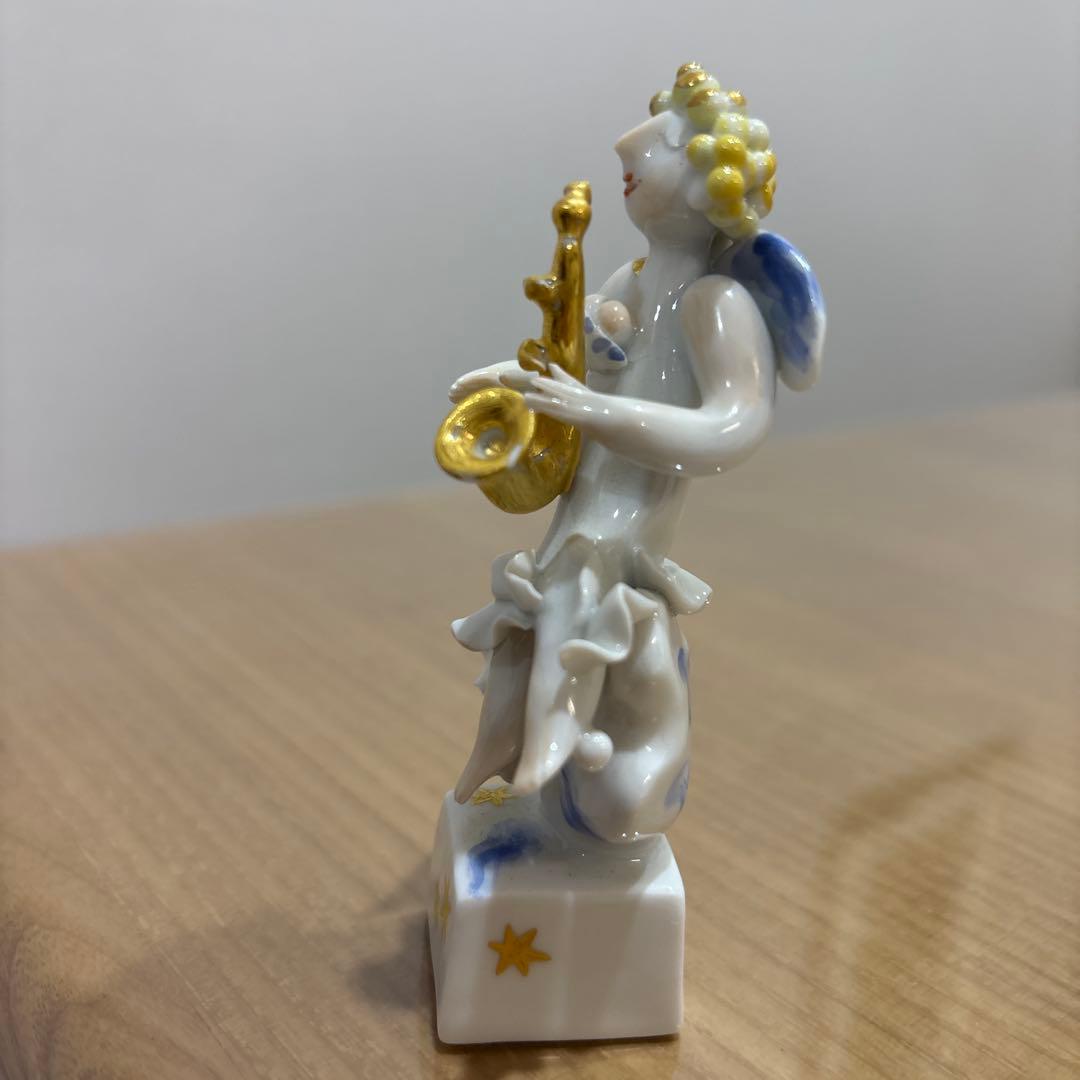 サックスを持つ天使のフィギュア　マイセン