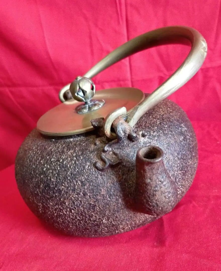 亀文堂・鉄瓶
