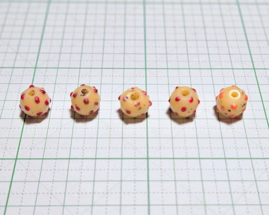 アフリカとんぼ玉　アンティーク　レイズドスカンク　特色