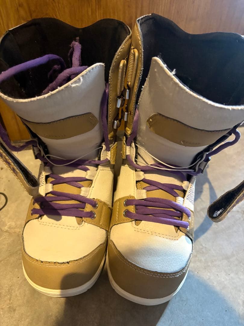 DEELUXE DNA ２４.５センチ