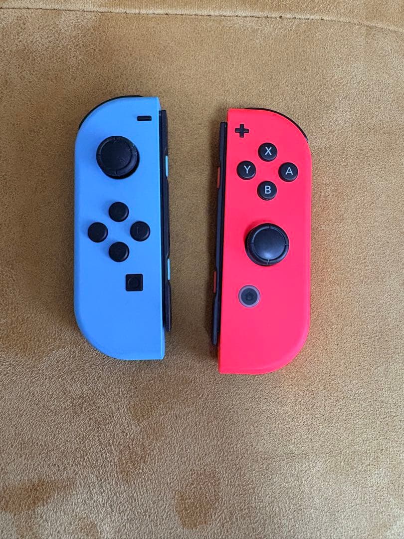 NINTENDO switch 本体一式・ジョイコン2個付属【極美品】