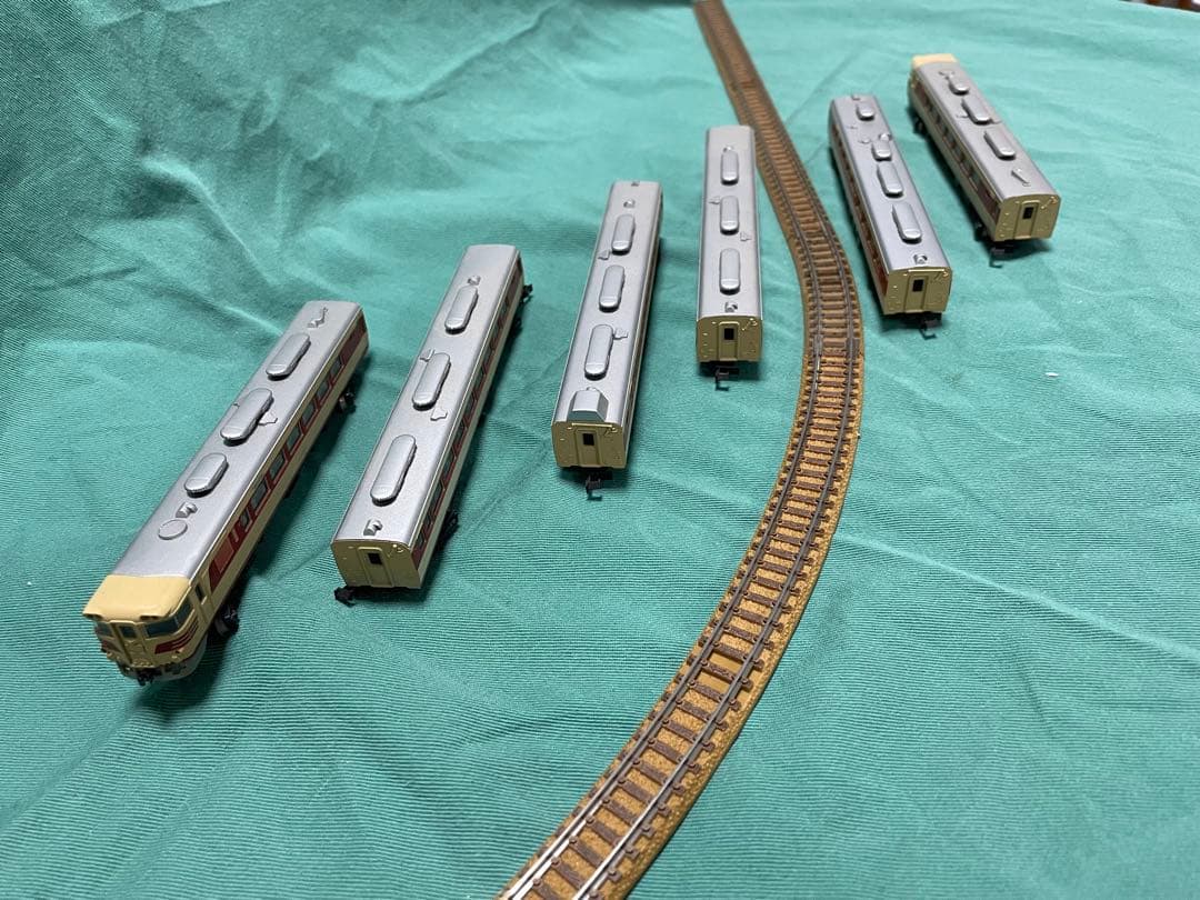 Ｎゲージ キハ82￼￼ 2両、キハ80 4両。計6両編成のセットです