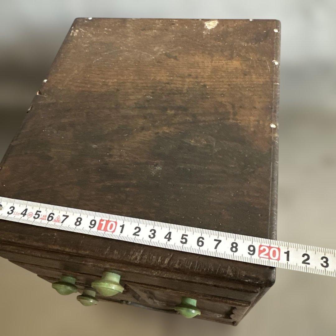 お値下げ❣️ヴィンテージ　グリーンの取っ手がとても可愛い❣️木製4段引き出し箪笥