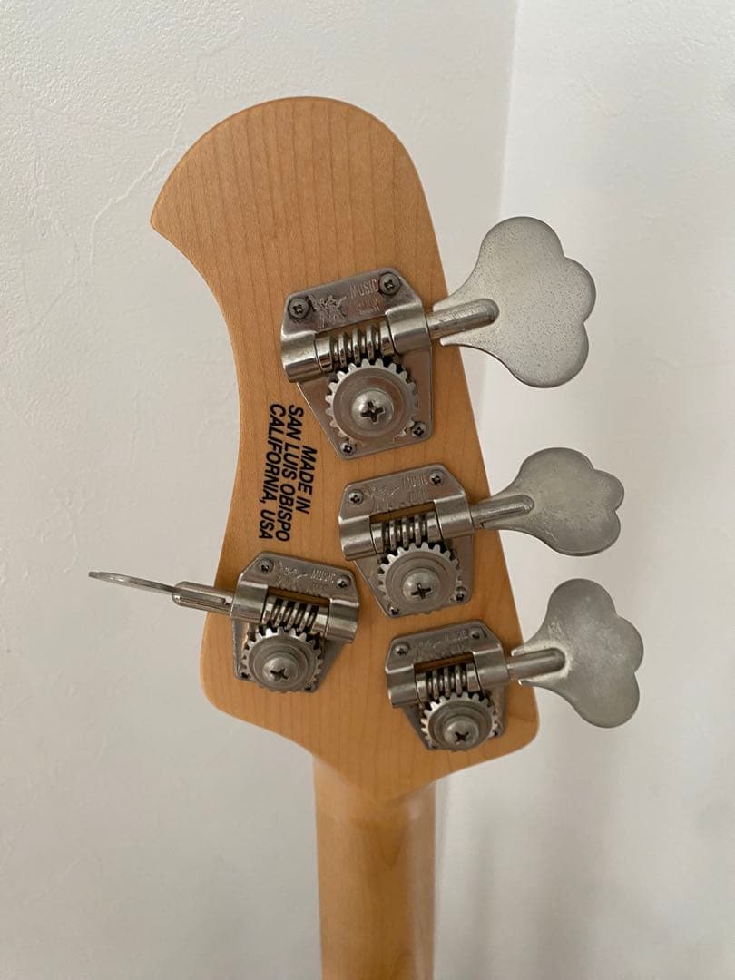 ミュージックマン　スティングレイ　ベース