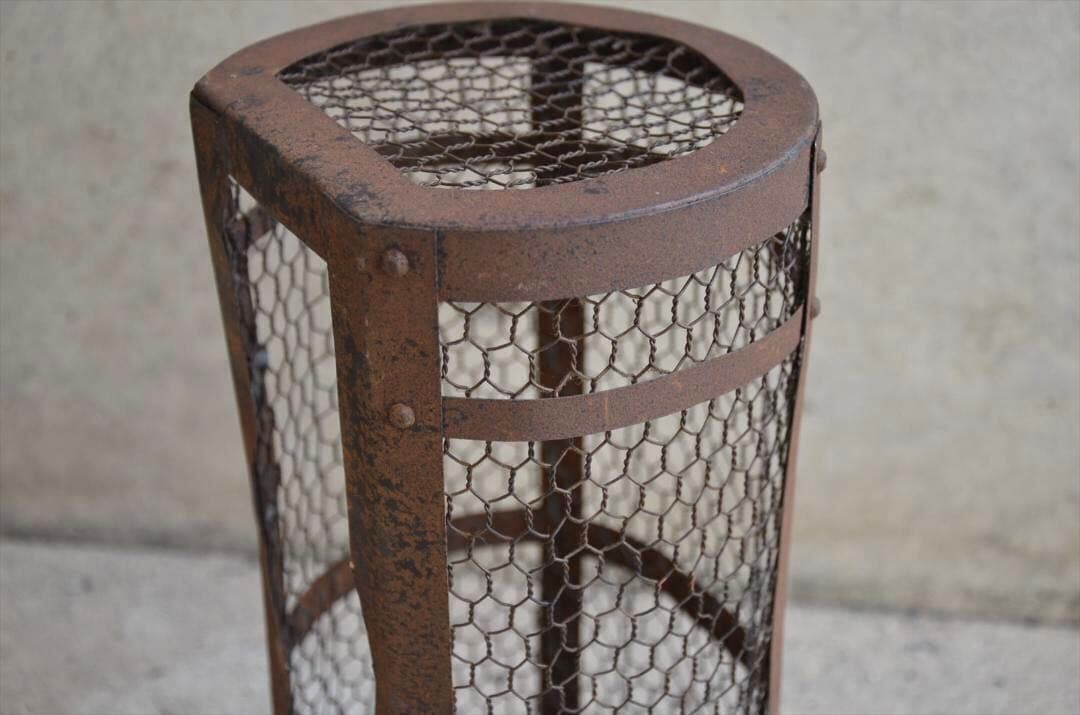 明治時代　鉄製　筒型行燈　置行燈　オブジェ　骨董品　アンティーク　レトロ