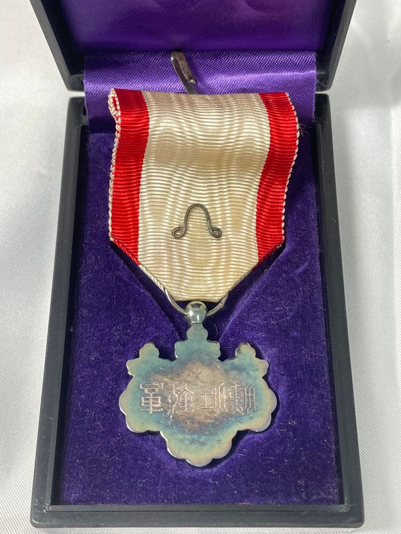 勲八等白色桐葉章 銀章 勲章 記章 旧日本軍 重さ約17g レトロ ミリタリー