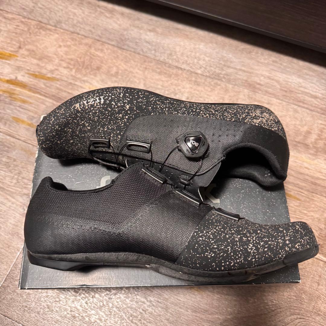 フィジーク　TEMPO OVERCURVE R4 LESCLASSIQUES43