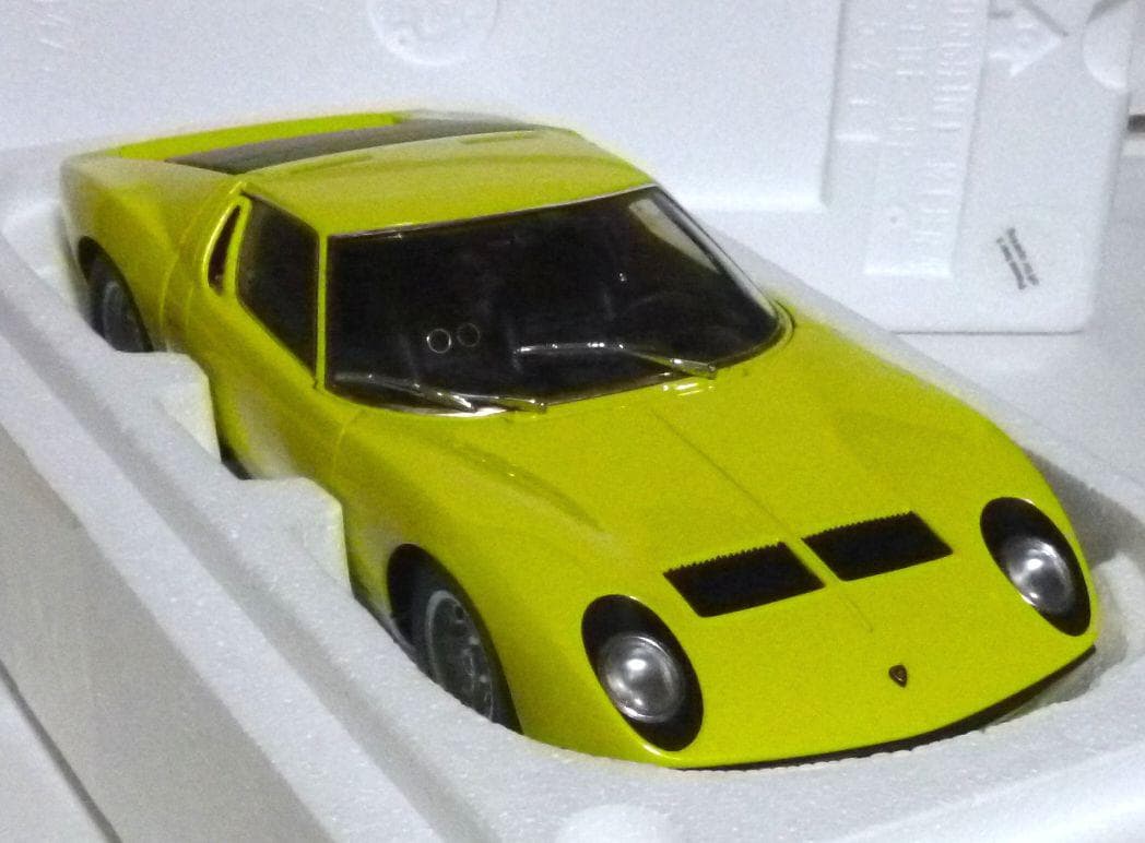 オートアート 1/18 ランボルギーニ ミウラ SV イエロー