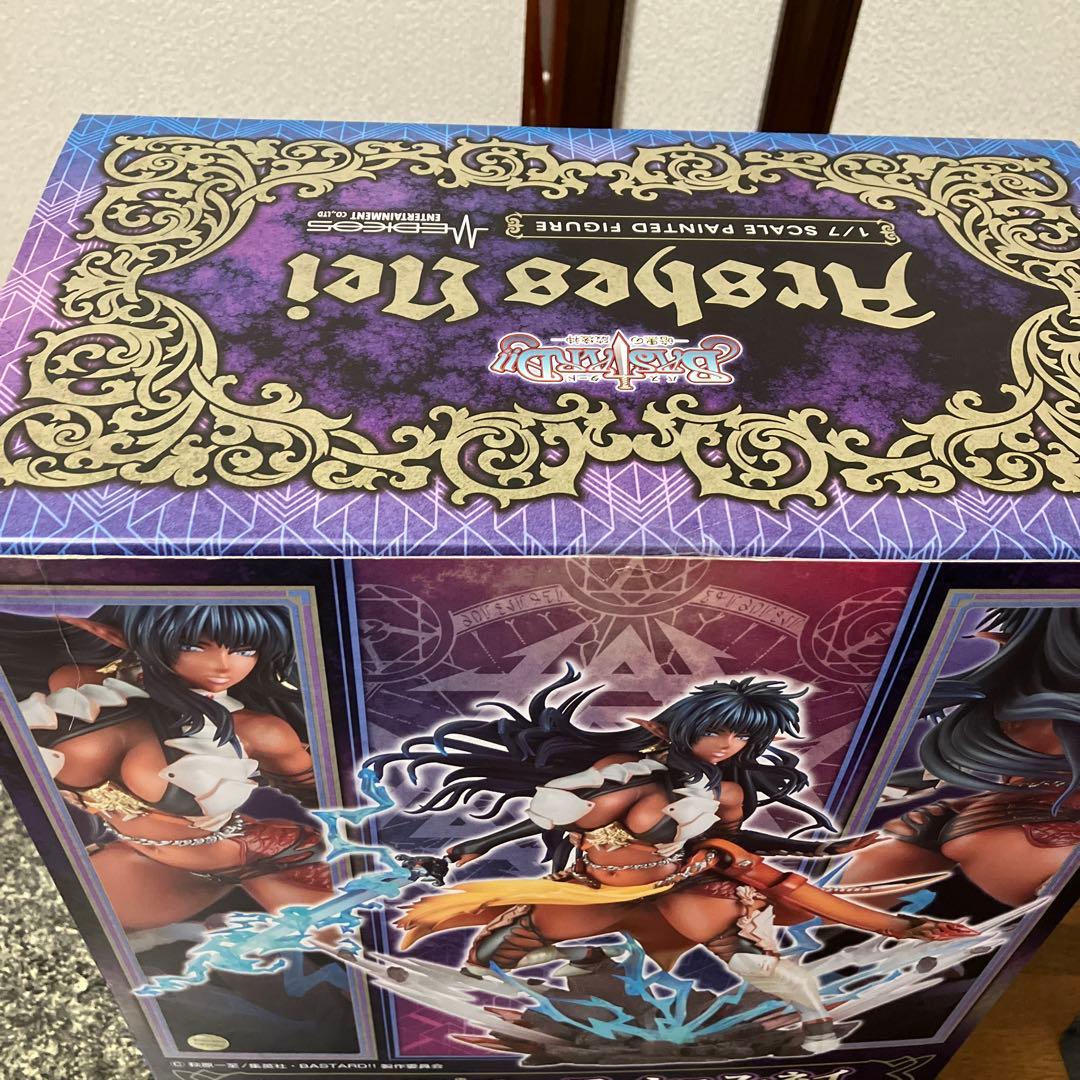 メディコス　アーシェス・ネイフィギュア